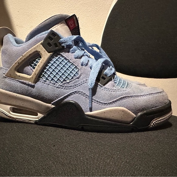 Jordan 4 UNC - Picture 4 of 7
